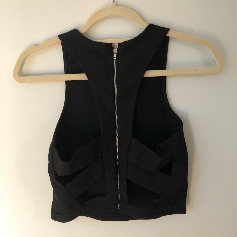 crop top - Picture 2 of 3